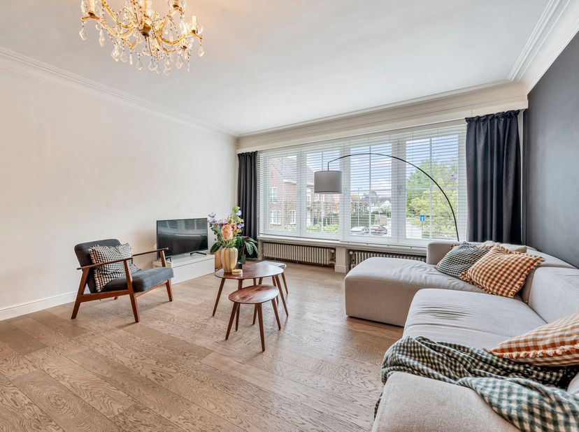 Prachtige bel-étage woning op een top en rustige ligging is opzoek naar huurders!&lt;br /&gt;
Deze woning is gelegen dichtbij het centrum van Kortrijk waarb