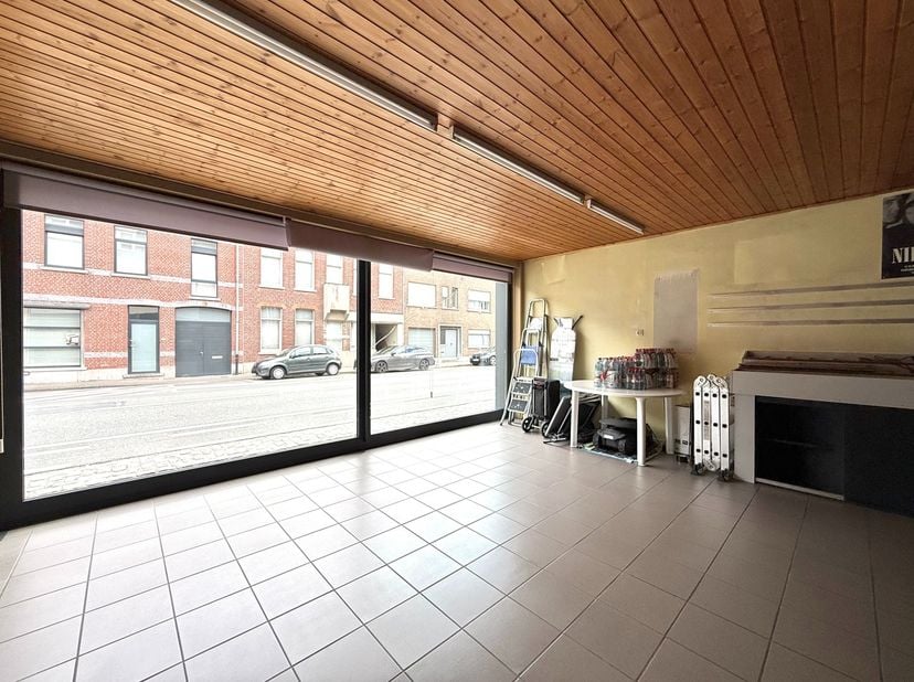 Uniek pand op een commerciële ligging te Wevelgem&lt;br /&gt;
&lt;br /&gt;
Ontdek deze unieke opportuniteit: een instapklare woning op een uitstekende commerciële