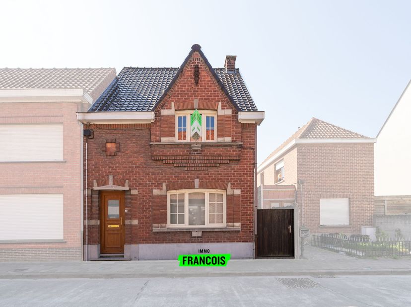 Eerste bezoekdag 19 april, enkel op afspraak!&lt;br /&gt;
Deze zeer rustig gelegen halfopen woning heeft een klassieke indeling met een centrale inkomhal, e