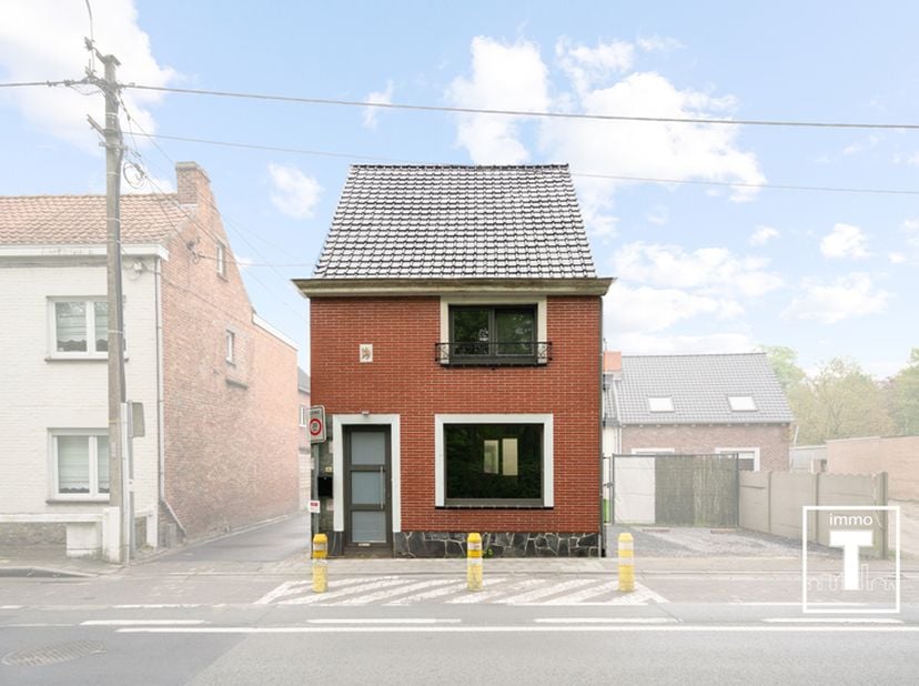 Perfecte woning voor starters of als investering.&lt;br /&gt;
Deze instapklare woning van 100 m² is onlangs grondig gerenoveerd en biedt een ideale oplossin
