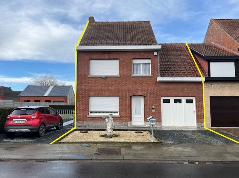 Goed gelegen en kloeke woning met veel mogelijkheden naar renovatie.&lt;br /&gt;
Het huis heeft een zeer solide basis, betongewelven, droge kelder, vaste tr