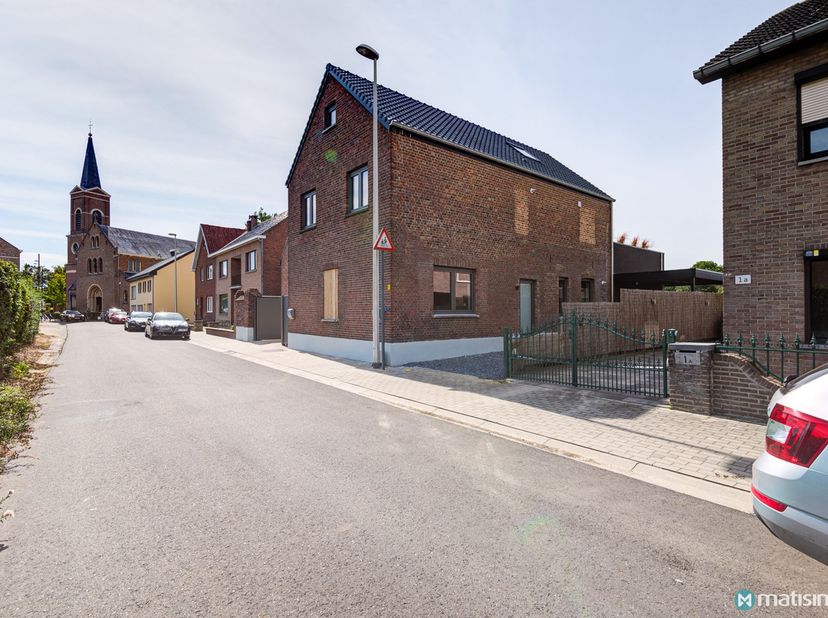 INSTAPKLAAR DUPLEXAPPARTEMENT MET 2 SLAAPKAMERS EN CARPORT IN MOPERTINGEN (BILZEN)&lt;br /&gt;
&lt;br /&gt;
Dit gerenoveerde duplexappartement is gelegen in Moper