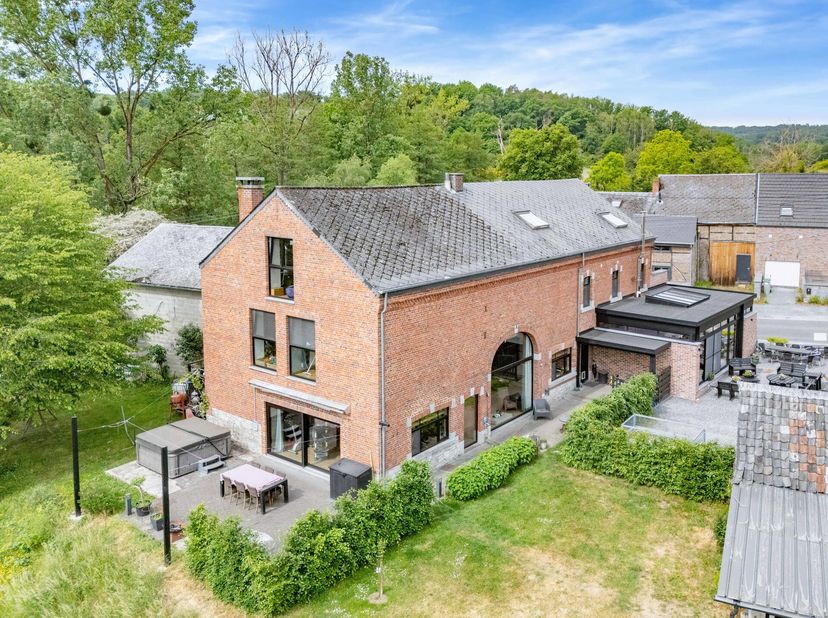 EasyHome presenteert deze prachtige woning in het hart van het charmante dorpje Grande Enneille, in de zeer gewilde gemeente Durbuy. Dit karakteristie