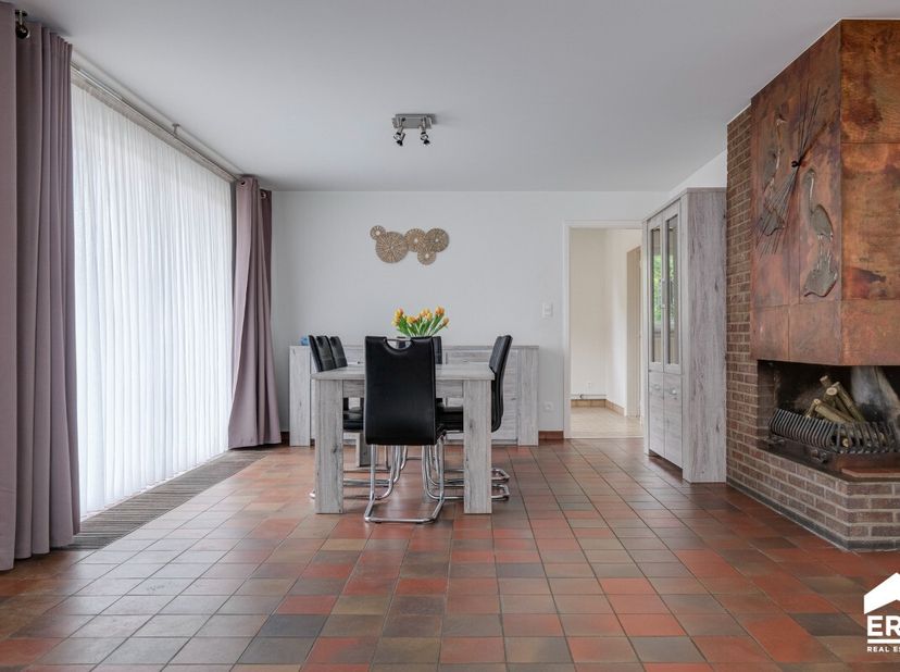 Dit instapklaar appartement kent een uitstekende ligging in een groene omgeving te Houthalen-Oost en is gelegen op een n op een ruim perceel van 15a,
