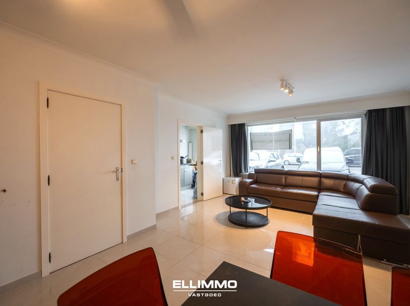 Gezellig gelijkvloers appartement met 2 slaapkamers met een perfecte ligging! Dit sfeervolle appartement van 103m² heeft een praktische indeling en is