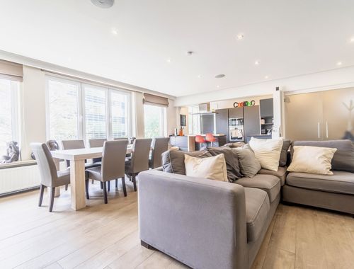                                         Appartement à vendre à Woluwe-Saint-Pierre, € 400.000
