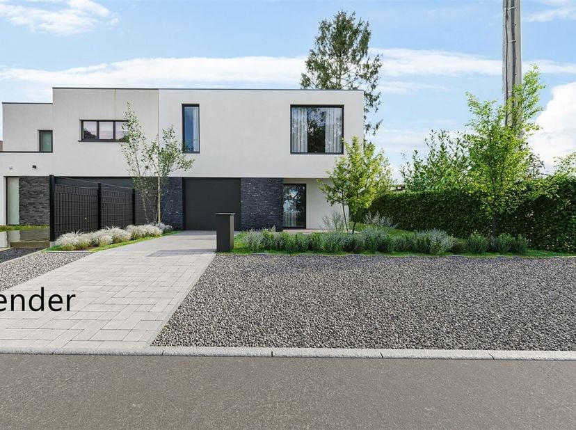 Deze bouwgrond is rustig gelegen in een verkeersarme straat, maar toch vlakbij belangrijke invalswegen, winkels, openbaar vervoer en de oprit van de a