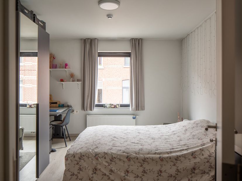 Deze recente studentenkamer maakt deel uit van een knap en recent project (2021) in het hart van de Leuvense binnenstad, welgelegen op wandel- en fiet