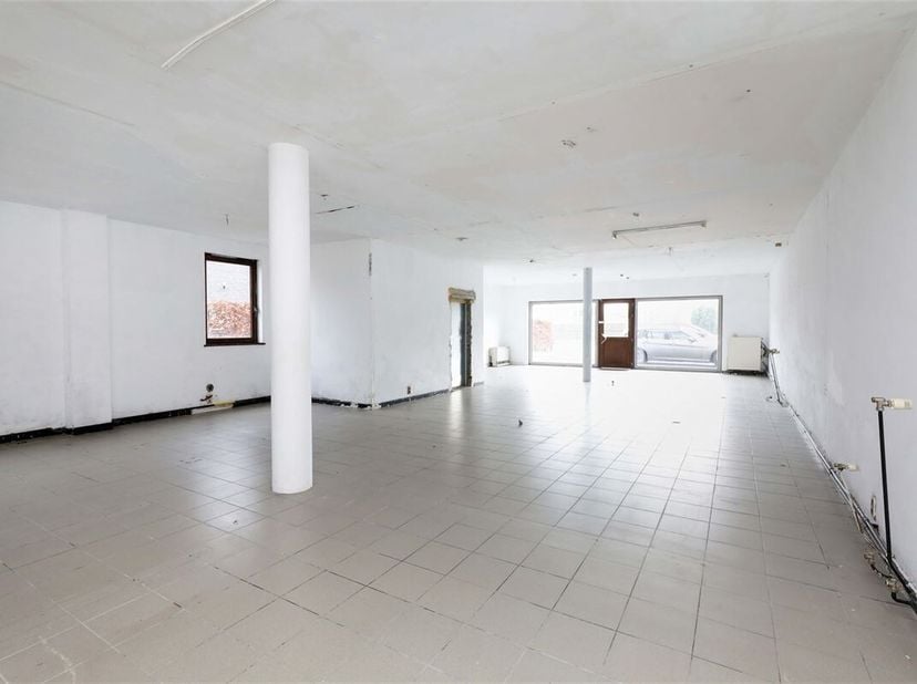Bien professionnel à vendre
                    à 3500 Hasselt
