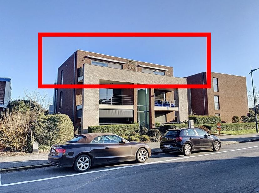 Ruime Penthouse gelegen in het centrum van Maasmechelen op wandel afstand van winkels en gezellige terrasjes.&lt;br /&gt;
Deze penthouse ligt op de derde ve