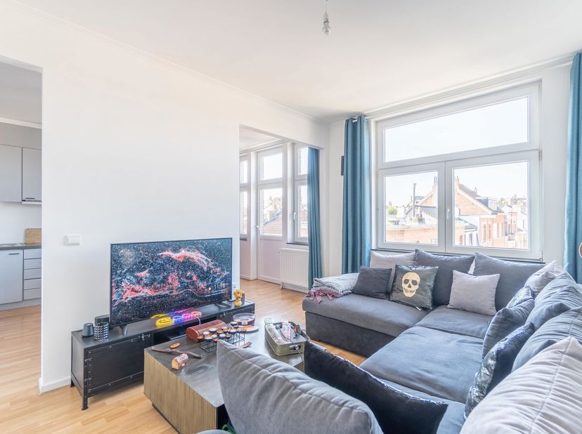 *** OPTION - DANS L&#039;ATTENTE DE LA SIGNATURE DU COMPROMIS *** TRIOR Woluwe vous propose ce magnifique appartement de +/-63m², situé au dernier étage (s