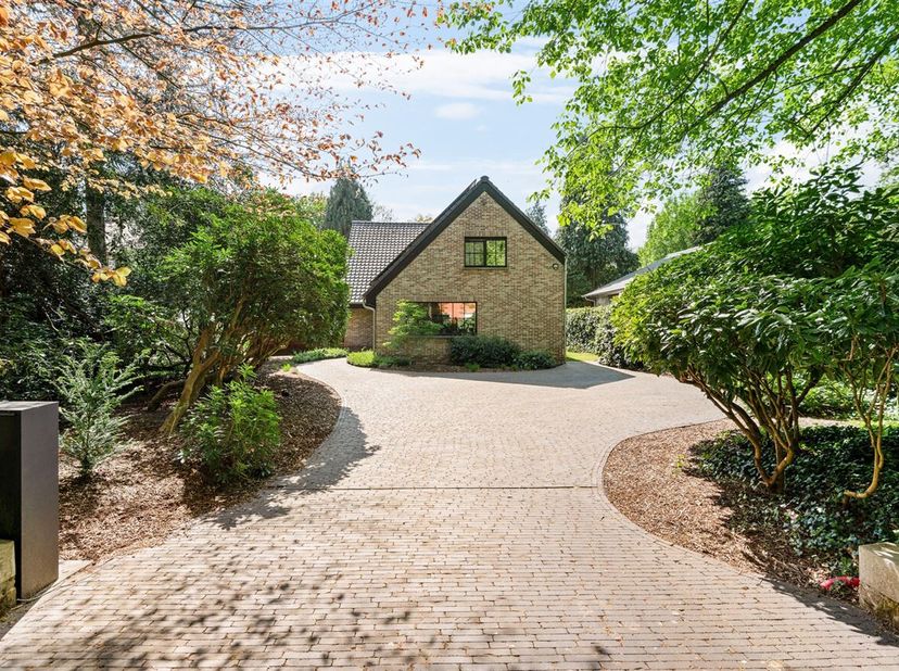 Stijlvol gerenoveerde woning op een toplocatie te Schilde, Prins Boudewijnlaan 51. &lt;br /&gt;
Ligging: In een rustige, residentiële buurt van Schilde bevi