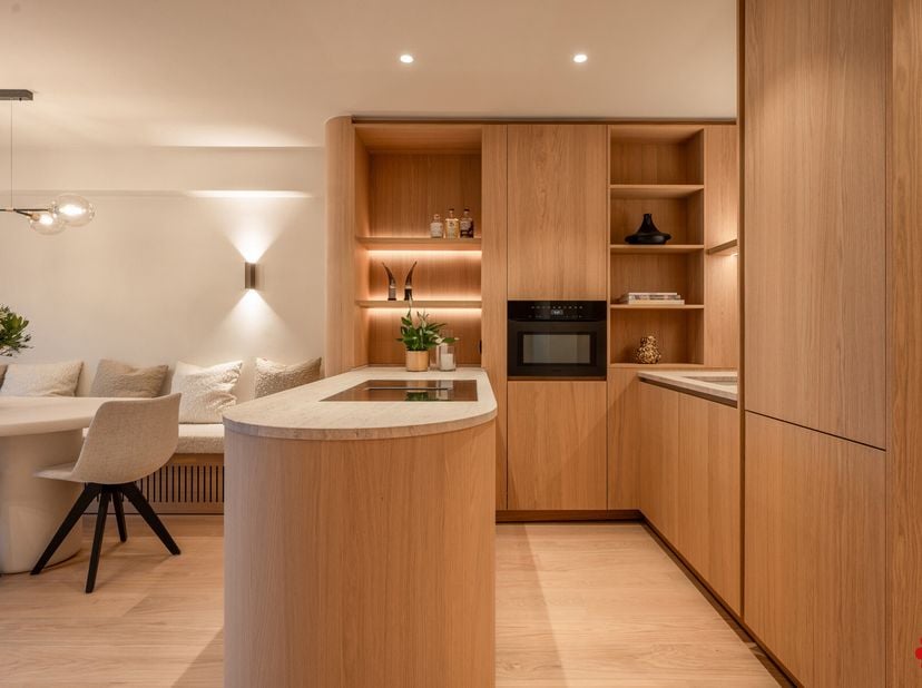 EXCLUSIEF APPARTEMENT (3 slks) IN EEN KLEINSCHALIGE RESIDENTIE MET ZICHT OP DE VILLA&#039;S.