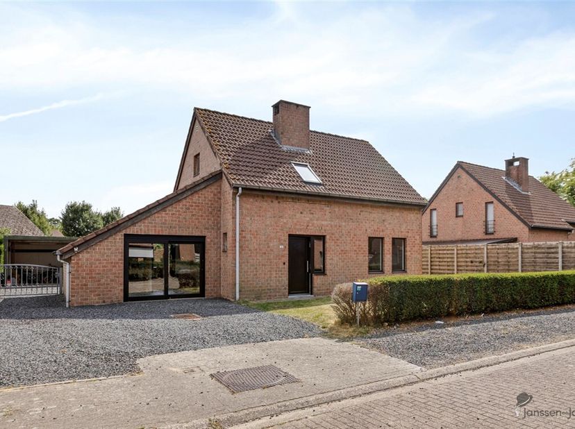 Maison entièrement rénovée, prête à être emménagée, avec jardin orienté sud-ouest, dans une impasse tranquille à Hechtel-Eksel&lt;br /&gt;
Cette constructio