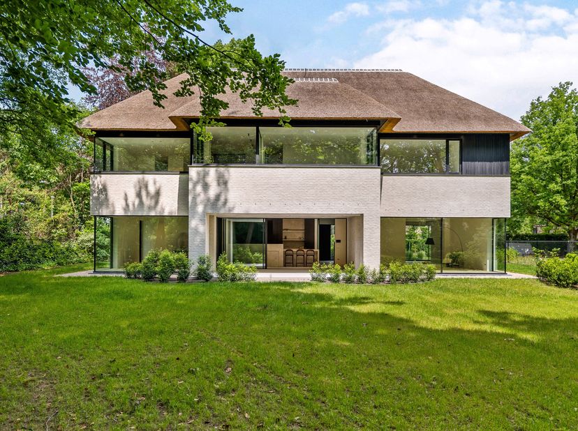 Vivre sans compromis - prêt à emménager, élégant et future proof&lt;br /&gt;
Découvrez cette exceptionnelle villa neuve dans un emplacement de premier ordre