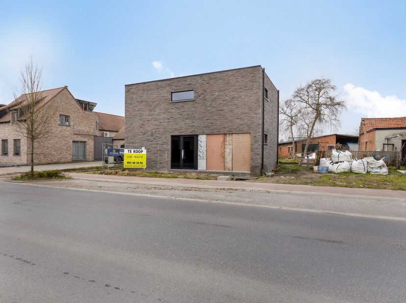 Landelijk wonen tussen Lokeren en Lochristi  Strakke, moderne open bebouwing met inspraak in afwerking!&lt;br /&gt;
Ontdek deze prachtig gelegen open bebouw