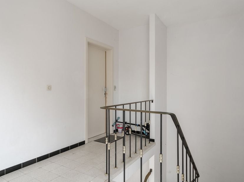 Goed gelegen appartement met 3 slaapkamers en garage in het centrum van Hamont.&lt;br /&gt;
Indeling: Inkomhal, berging, woonkamer met aanpalend een mooi te
