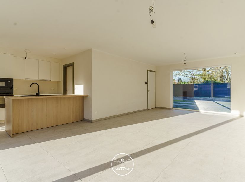 LIGGING&lt;br /&gt;
Dit nieuwbouwproject langs de Cooppallaan, vlakbij het centrum van Wetteren, biedt 9 energiezuinige woningen in een hedendaagse architec