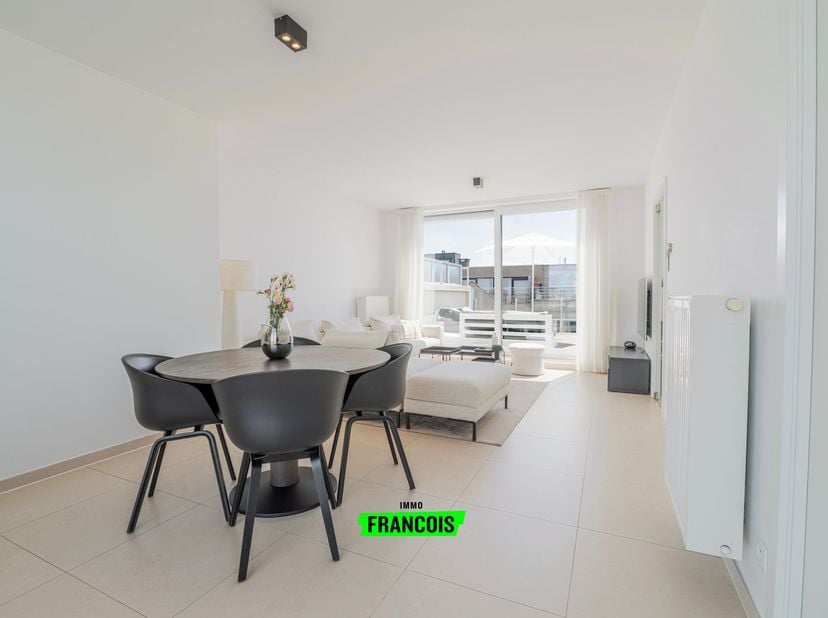 Avertissement: ce message a été traduit automatiquement&lt;br /&gt;
Cet appartement moderne en duplex est situé près de Petit Paris, à distance de marche de