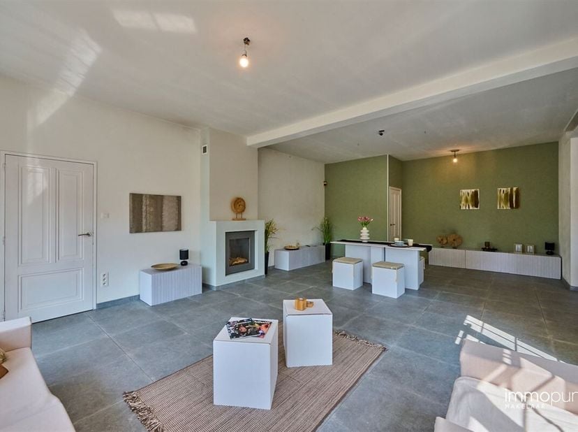 Instapklare halfopen gezinswoning met 4 slaapkamers, stadstuin en garage in het centrum van Hamont&lt;br /&gt;
Deze stijlvolle woning is gelegen in het cent