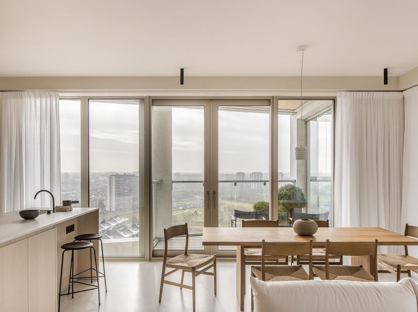 Zuiderzicht is een ontwerp van het Nederlands-Belgische team KCAP en EVR-architecten. Met het Antwerpen heeft het team de eerste prijs in een internat