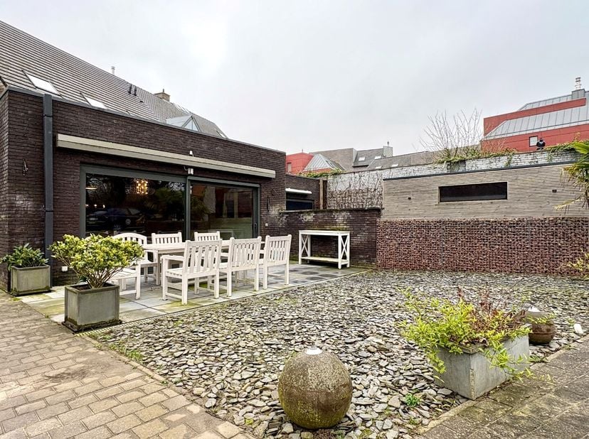 Hedendaags gelijkvloers appartement in centrum Kuurne.&lt;br /&gt;
Dit appartement met een bruikbaar vloeroppervlakte van 126m² heeft de alures van een geli