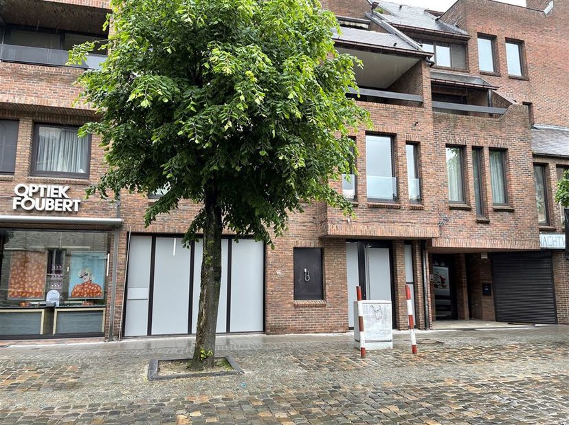Handelspand in het centrum van Kruibeke!&lt;br /&gt;
Dit handelspand, gelegen op een zichtlocatie, bevindt zich in het centrum van Kruibeke. In de omgeving