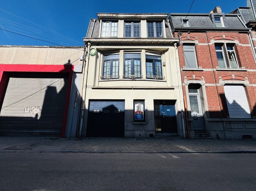 L&#039;agence SKYIMMO, vous propose cette magnifique maison de maître, située au cur de Seraing, ce bien ne manquera pas de vous séduire par son cachet uni