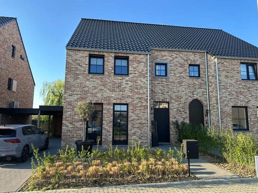 Nieuwbouwwoning met 4 slaapkamers gelegen op een rustige locatie in Kessenich&lt;br /&gt;
&lt;br /&gt;
Deze half vrijstaande BEN-woning is gelegen in een rustige