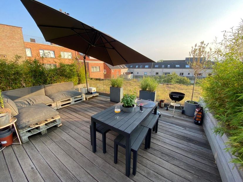 Deze karaktervolle luxueuze loft van 134m² in de voormalige koffiebranderij de “Java site”, werd in 2010 volledig gerenoveerd van koffiebranderij tot