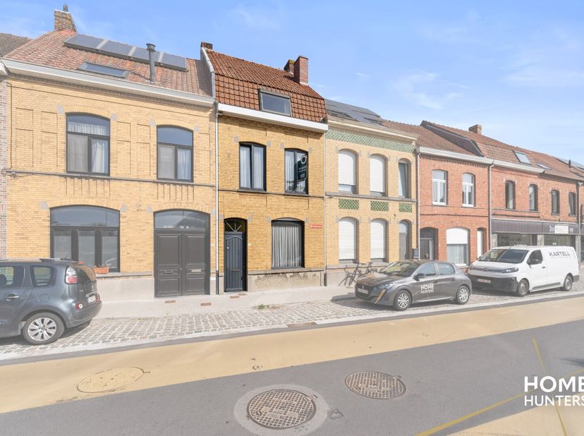 Op zoek naar een woning met potentieel op een centrale locatie? Deze te renoveren stadswoning met gezellige tuin biedt tal van mogelijkheden voor wie