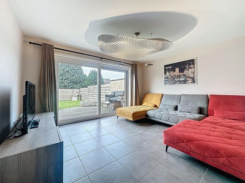Superbe maison 3 façades avec jardin et garage à vendre à Dottignies &lt;br /&gt;
Située dans un clos calme et résidentiel, cette construction récente (2010