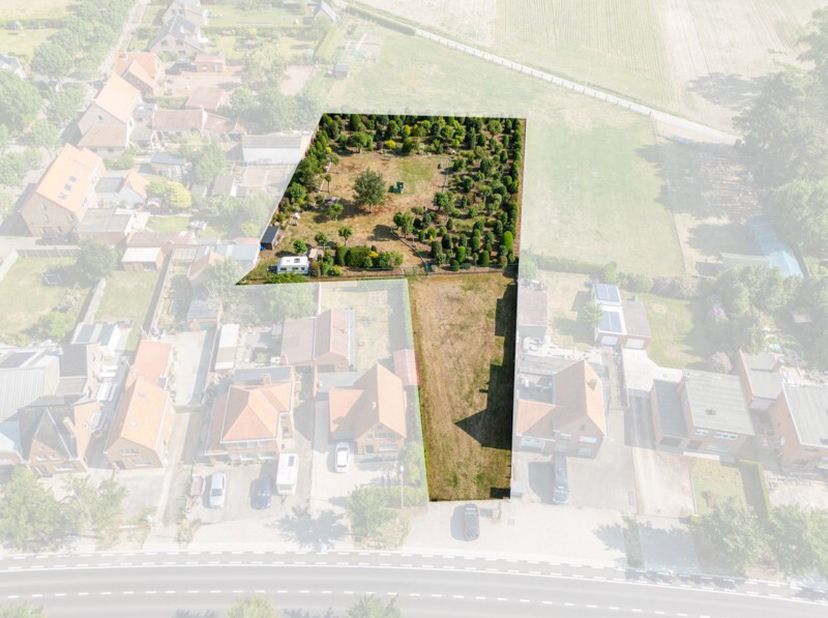 Ontdek deze unieke kans in een rustige en groene omgeving: een bouwgrond van 650 m², perfect geschikt voor halfopen bebouwing, met aansluitend een rui