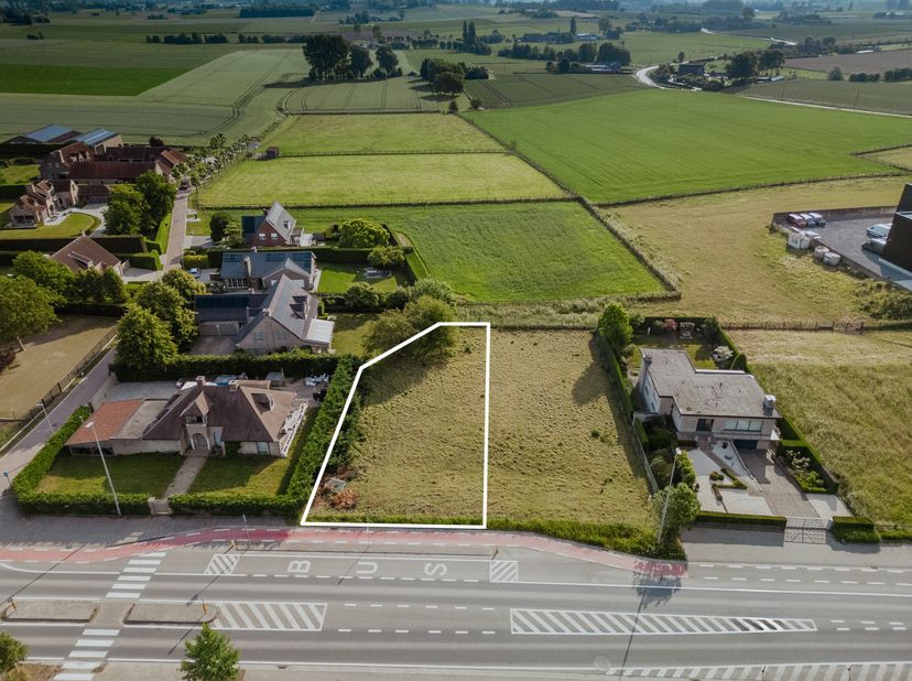 Bénéficiant d&#039;un excellent emplacement dans la charmante ville de Bellegem, nous vous proposons ce magnifique terrain à bâtir de 859 m², adapté à la c