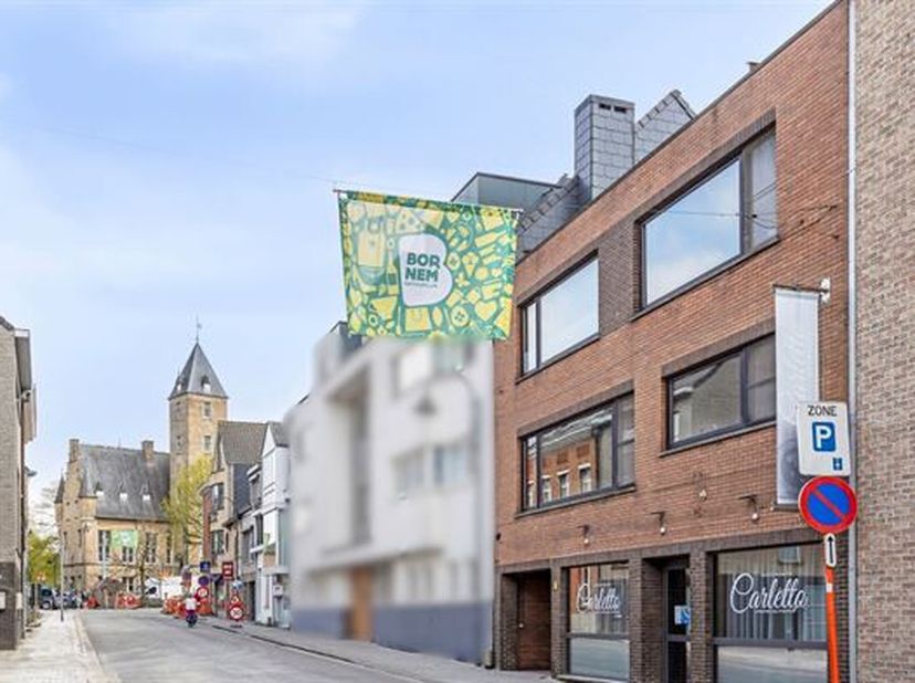 BIJZONDER RUIM, LUMINEUS EN TE RENOVEREN APPARTEMENT 160M² MET 3 SLAAPKAMERS EN ZUID-GEORIËNTEERD TERRAS.&lt;br /&gt;
 Ligging op de 1ste verdieping van een
