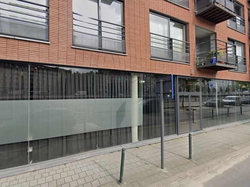 Bien professionnel à vendre
                    à 1080 Molenbeek-Saint-Jean
