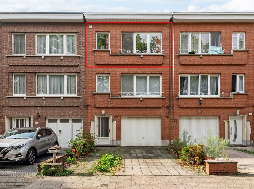Gerenoveerd 2-slaapkamerappartement met zonnepanelen&lt;br /&gt;
Ligging:&lt;br /&gt;
Het appartement is ideaal gelegen in het centrum van Wilrijk, aan de levendi