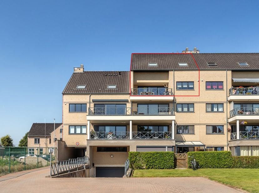 Het luxueuse appartement is gelegen in Kortessem op de 3de- en 4de (dak) verdieping.&lt;br /&gt;
Centraal tussen Hasselt en Tongeren. &lt;br /&gt;
&lt;br /&gt;
Bij het