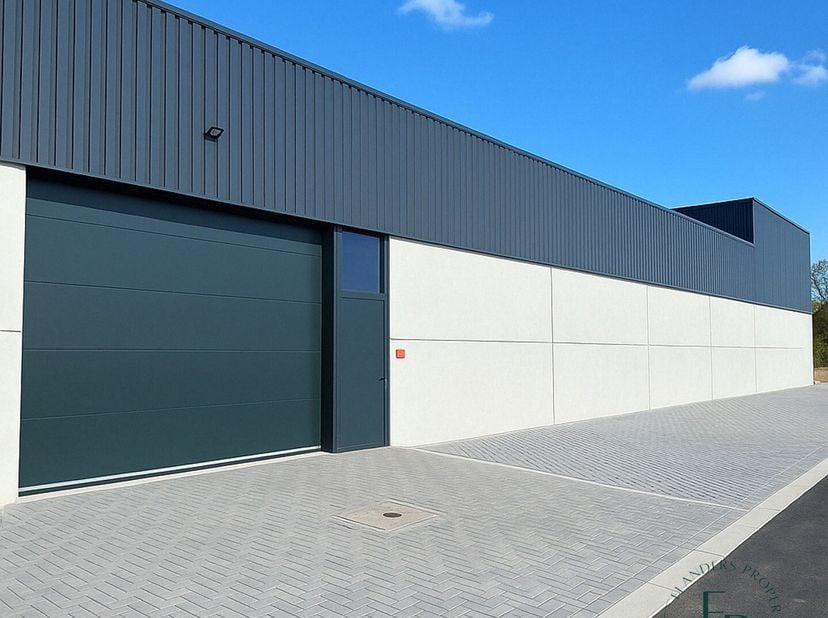Bien professionnel à vendre
                    à 8020 Oostkamp