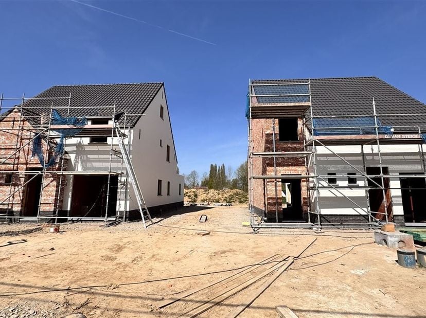 Découvrez cette belle propriété dans le pittoresque Deftinge, une occasion unique de posséder la maison de vos rêves. Cette charmante propriété offre