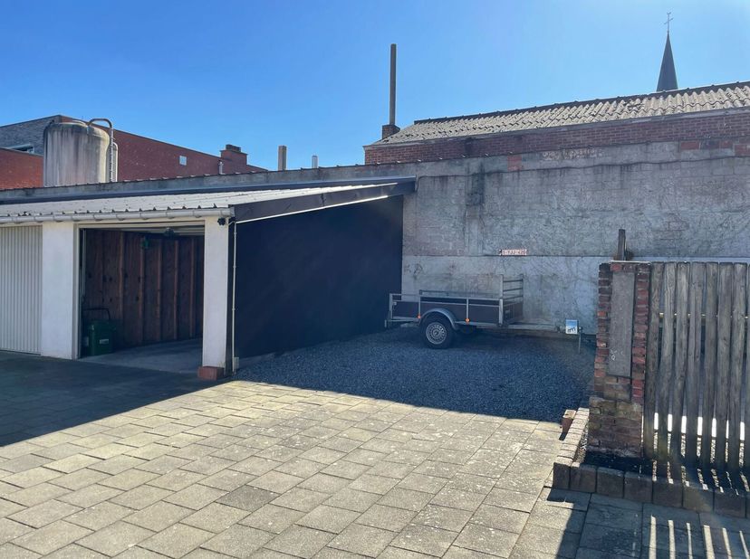 Buitenstaanplaats van 24m² in Leo Kempenaersstraat, Schriek&lt;br /&gt;
Bent u op zoek naar een ruime en goed gelegen buitenstaanplaats in Schriek? Wij bied