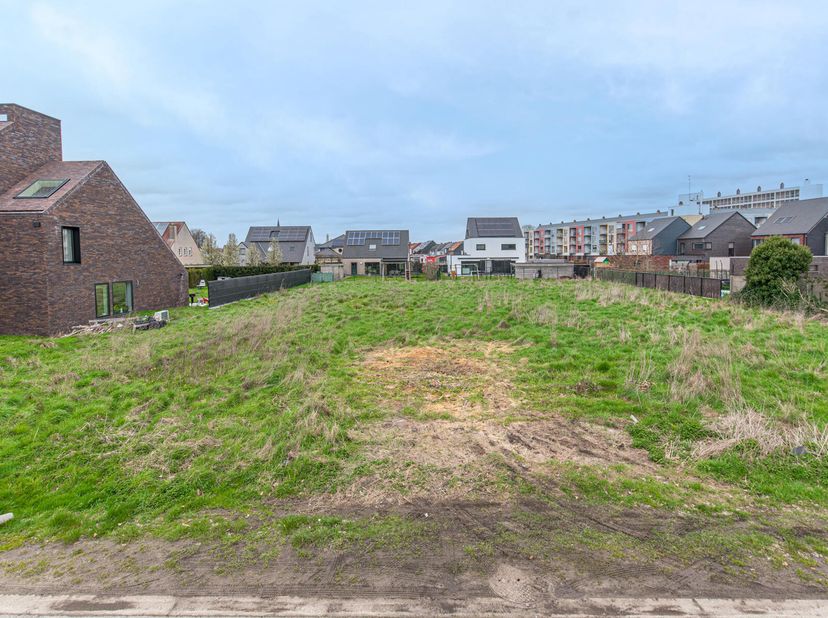 Deze uitzonderlijk rustig gelegen doch vlot bereikbare bouwgrond situeert zich in een doodlopende straat, nabij het centrum van Sint-Gillis-Dendermond