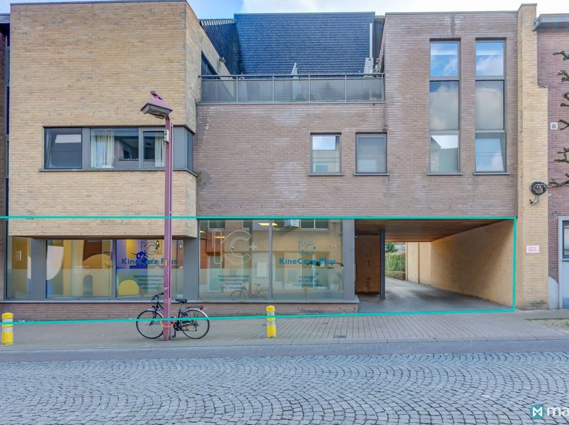 2 PRAKTIJKRUIMTES MET 10 PARKEERPLAATSEN TE HUUR IN HET CENTRUM VAN HOESELT&lt;br /&gt;
&lt;br /&gt;
Deze twee praktijkruimtes vinden we terug in het centrum van