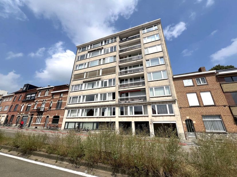 VANAFPRIJS: 165.000 euro. Bieden onder gesloten omslag. Bezoeken en bieden kan tot uiterlijk 07/05. Dit bedrag is het minimale bod waarmee u kunt star