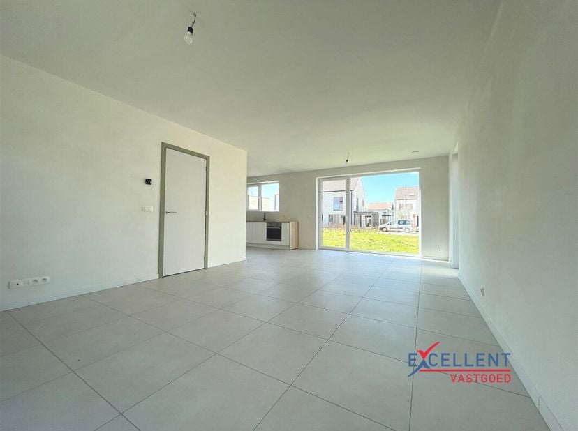 Deze prachtige halfopen woning in Tielt, met een bewoonbare oppervlakte van 184m², combineert modern comfort en stijlvol design.  &lt;br /&gt;
Zodra u binne