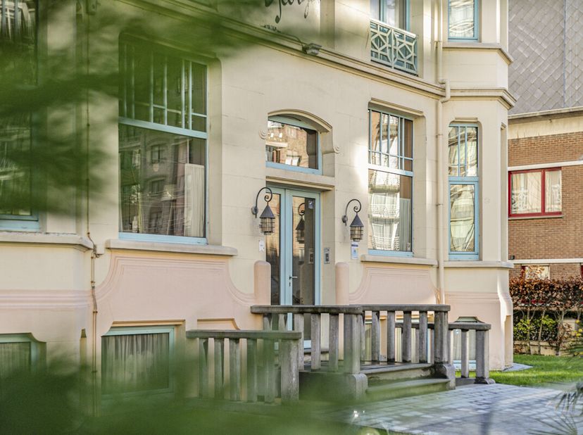 Verkoop onroerend goed en uitbating van karaktervol charmehotel met 18 slaapkamers in Wenduine. Dit hotel (3 sterren) geniet van alle hedendaags comfo