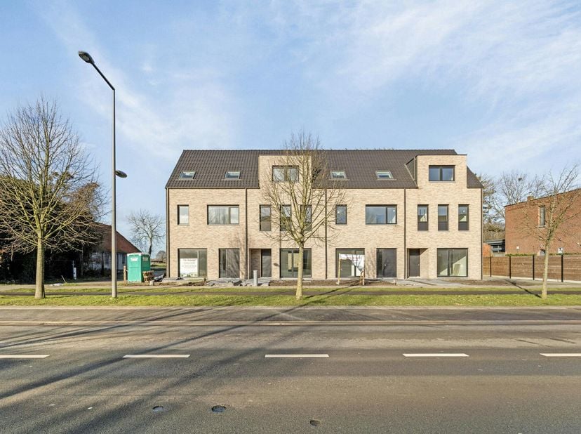 Te koop in Stabroek aan het Hoogeind 11 - prachtige nieuwbouwwoning met tuin en dubbele garage - 4 slaapkamers, nog eens een aparte bureaukamer op gel