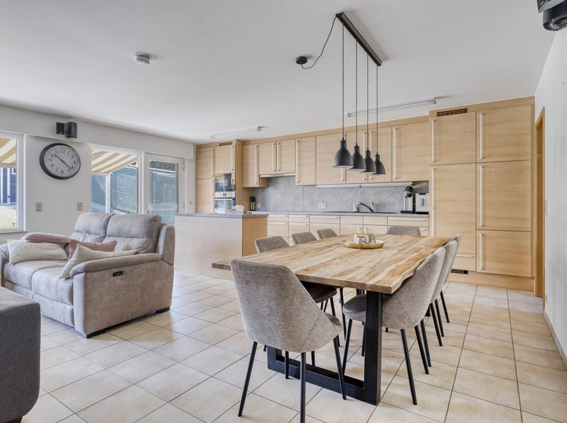 OPEN KIJKDAG WOENSDAG 16/07 TUSSEN 17H00 - 19H00!&lt;br /&gt;
LEEMANS IMMOBILIËN stelt u met plezier deze volledig instapklare én tevens energiezuinige woni