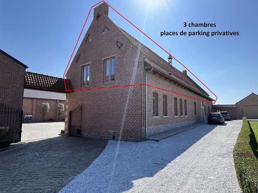 Magnifique appartement 3 chambres entièrement rénové sis au 1er étage dans une rue paisible du village d&#039;Anvaing.&lt;br /&gt;
Le biens d&#039;une superficie de +