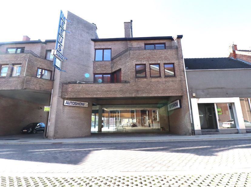 Bent u opzoek naar een ruim én instapklaar appartement met één slaapkamer en twee terrassen? Lees en kijk dan snel even verder!&lt;br /&gt;
Dit appartement